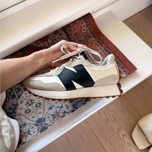 Women’s New Balance 327 in Moonbeam